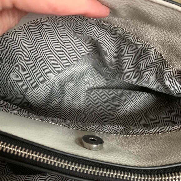 Pebbled leather gray hand bag with handles - Picture 8 of 11